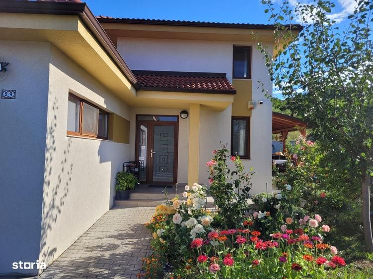 Casă cu 4 camere în Iris