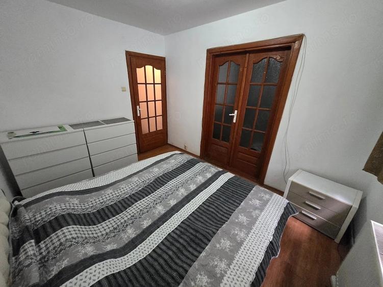 Apartament cu 3 camere decomandat în Aradului