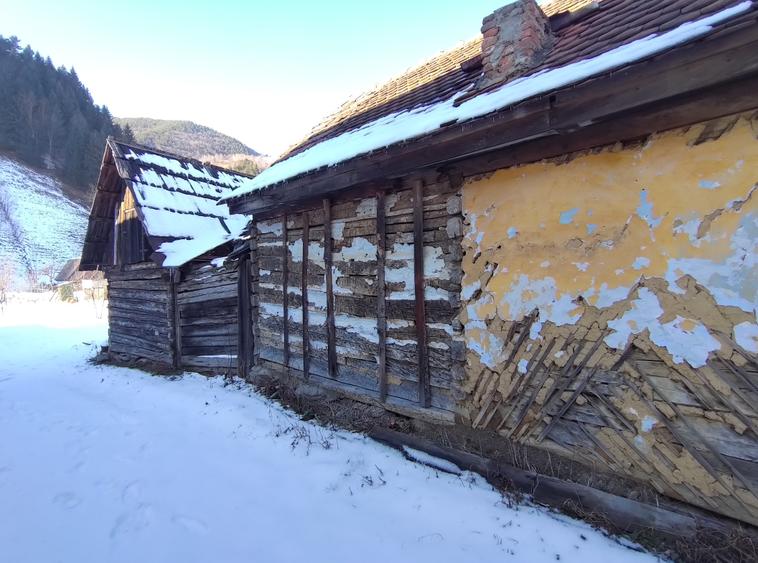 Teren Construcții intravilan de 1700 mp, în Râu Sadului