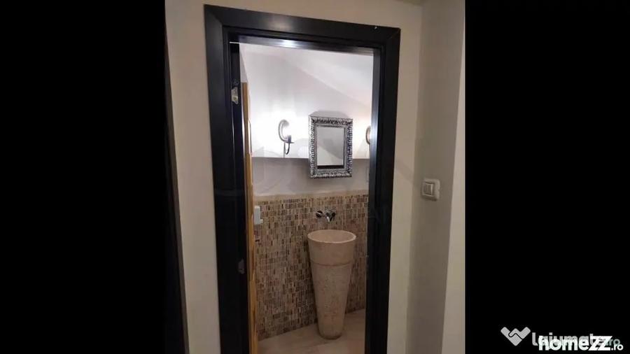 Casă cu 7 camere cu Teren 300 Mp în Centrul Istoric