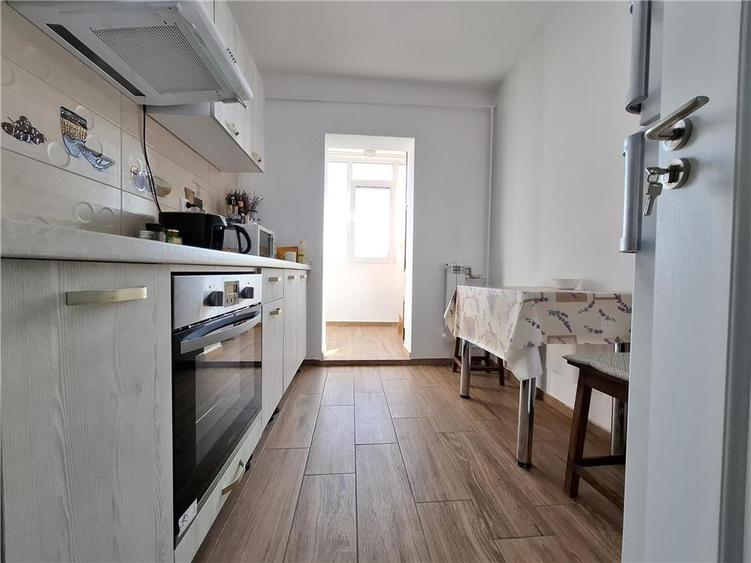 Apartament cu 2 camere decomandat, mobilat în Central