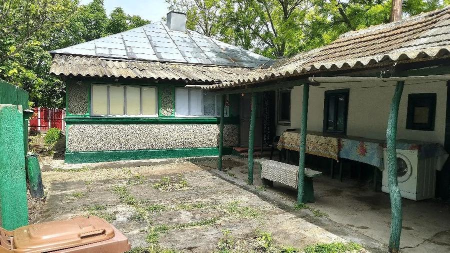 Casă cu 5 camere cu Teren 1500 Mp în Roșiori