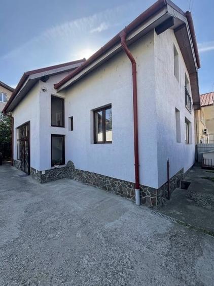 Casă individuală cu 4 camere cu Teren 300 Mp în Florești