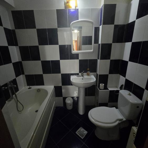 Apartament cu 2 camere decomandat, mobilat în Republicii
