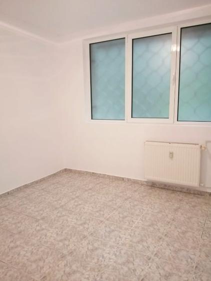 Apartament cu 3 camere decomandat în Drumul Taberei
