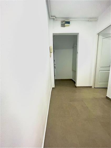 Apartament cu 3 camere semidecomandat în Dacia