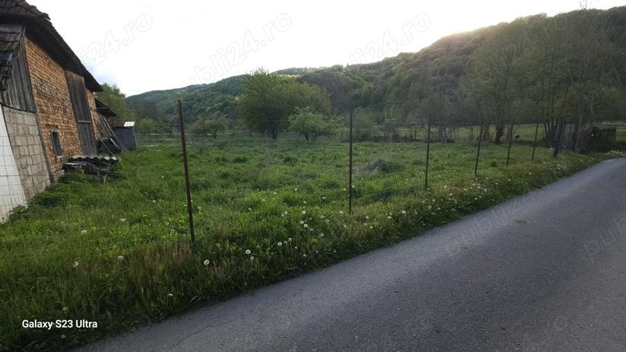 Casă cu 4 camere cu Teren 3030 Mp în Vale