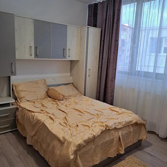 Apartament cu 3 camere decomandat în Exterior Vest