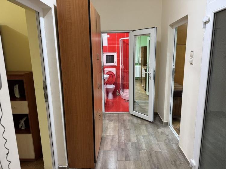 Casă cu 4 camere cu Teren 300 Mp în Central