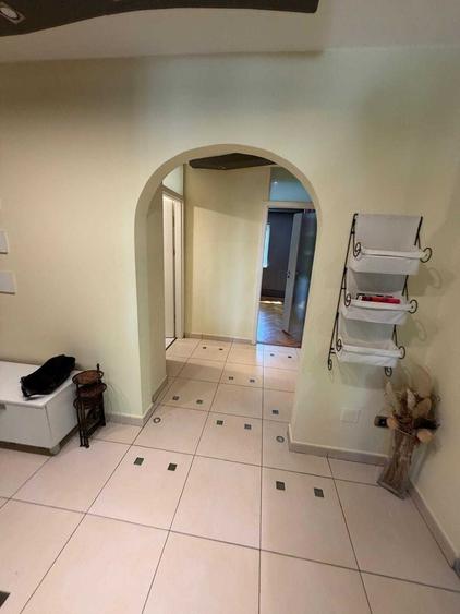 Apartament cu 3 camere decomandat în Lidia
