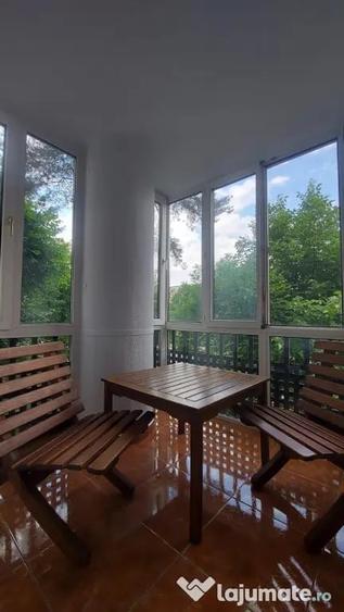 Apartament cu 3 camere decomandat în Exterior Vest