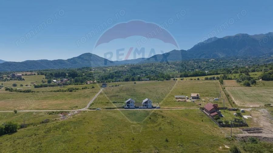 Teren de 2100 mp, în Bran