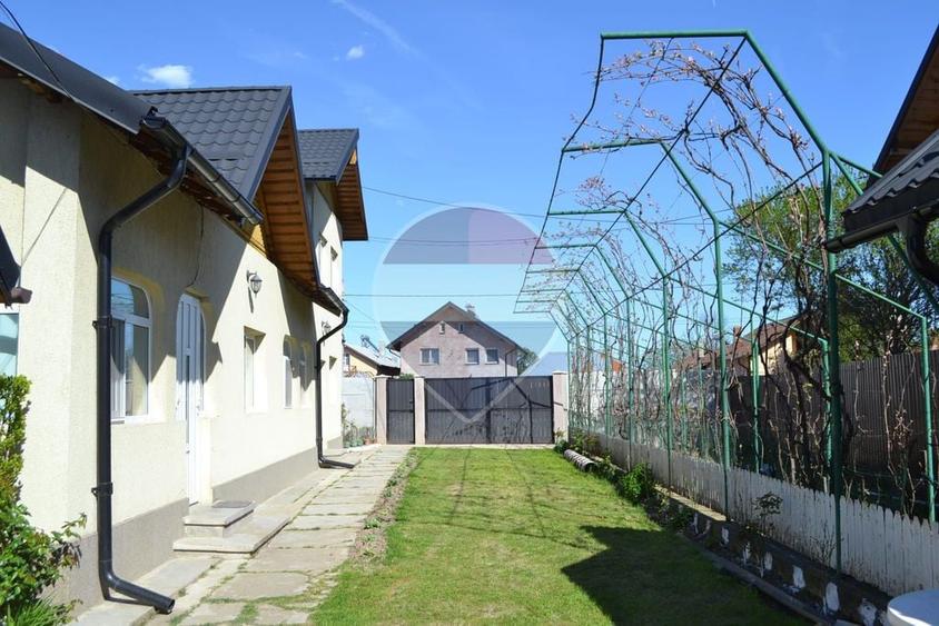 Casă cu 5 camere cu Teren 1842 Mp în Boboci