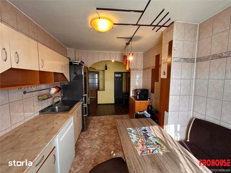Apartament cu 3 camere decomandat în Ștefan cel Mare
