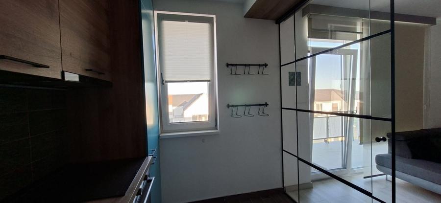 Apartament cu 3 camere semidecomandat, mobilat în Dumbrăvița
