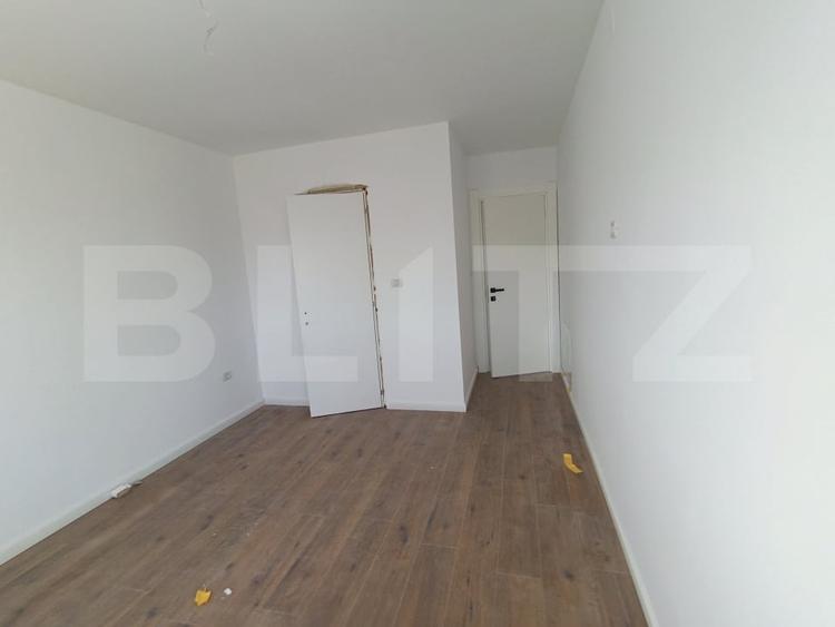 Apartament cu 4 camere semidecomandat în Exterior Sud