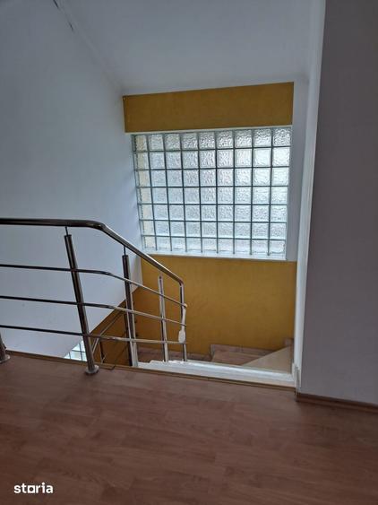 Casă cu 4 camere cu Teren 180 Mp în Central
