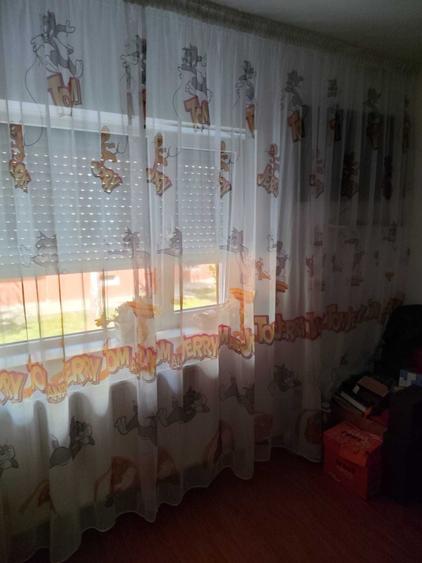 Apartament cu 3 camere decomandat în Exterior Vest