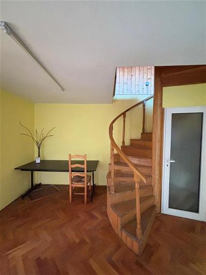 Casă individuală cu 7 camere cu Canalizare în Centrul Istoric