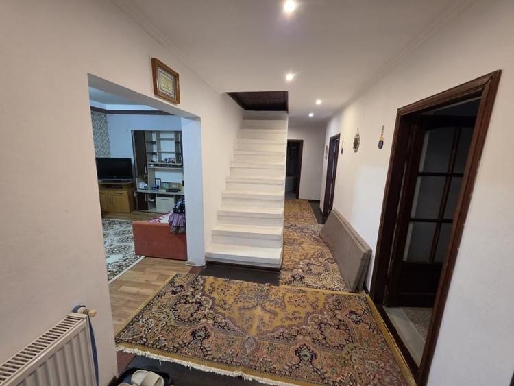 Casă individuală cu 5 camere cu Garaj în Valu lui Traian