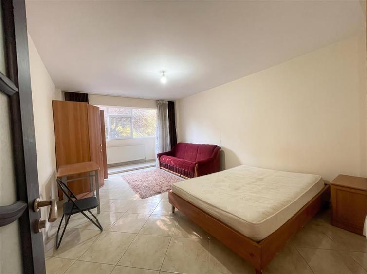 Apartament cu 3 camere decomandat în Obcini