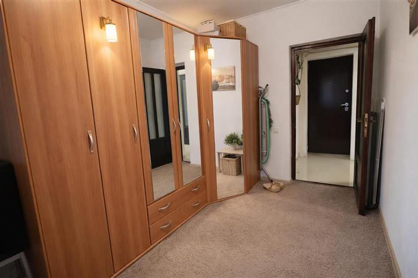 Apartament cu 3 camere circular, mobilat în Budai