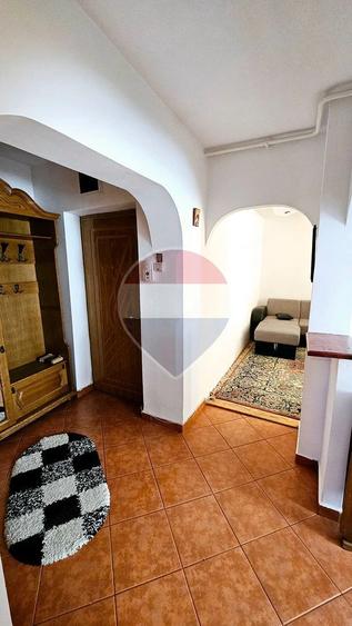 Apartament cu 3 camere decomandat, mobilat în Precista