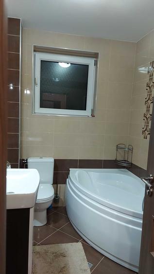 Apartament cu 3 camere decomandat în Turnișor