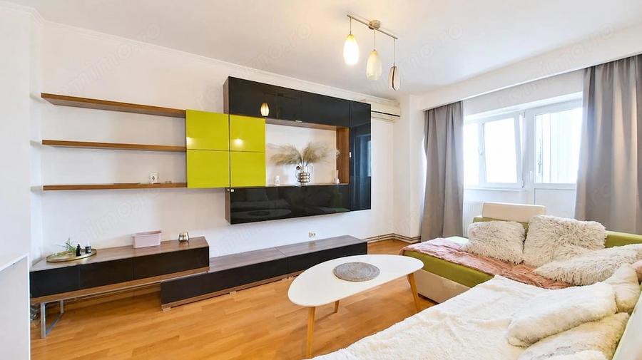 Apartament cu 2 camere semidecomandat, mobilat în Intim