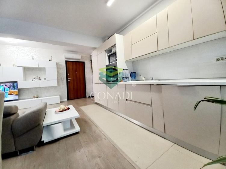 Apartament cu 3 camere semidecomandat, mobilat în Băneasa