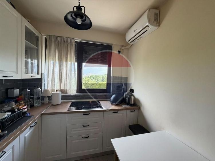 Apartament cu 2 camere semidecomandat, mobilat în P-ța Muncii