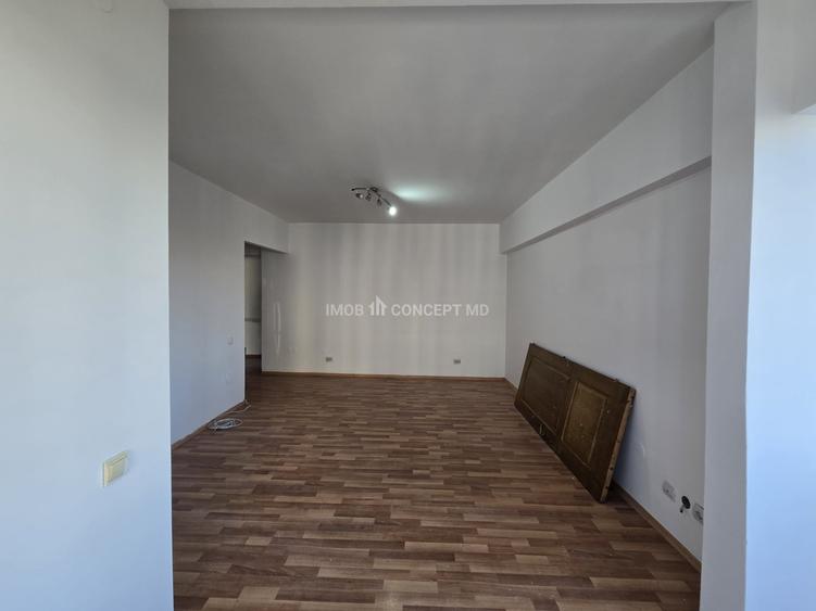 Apartament cu 3 camere decomandat în P-ța Mihai Viteazu