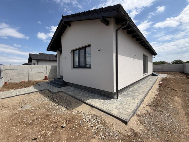 Casă cu 4 camere în Sântandrei