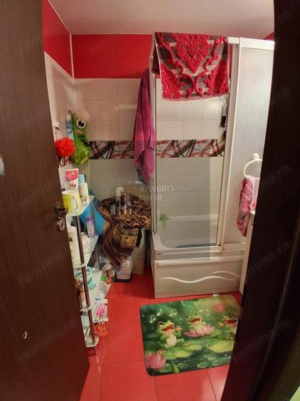 Apartament cu 3 camere semidecomandat în Gorjului