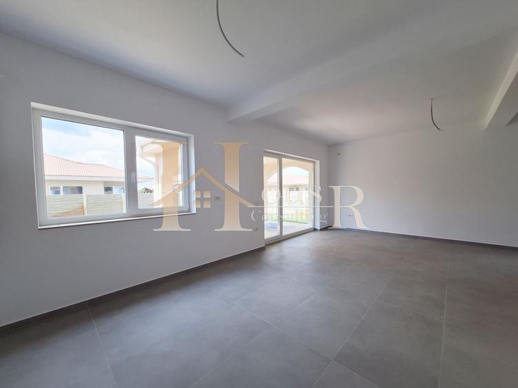 Duplex cu 5 camere cu Canalizare în Moșnița Nouă