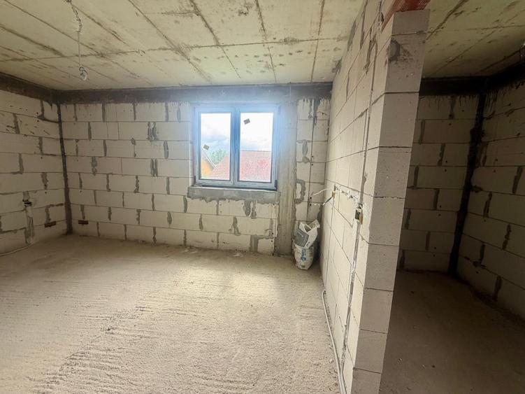 Apartament cu 3 camere în Micești