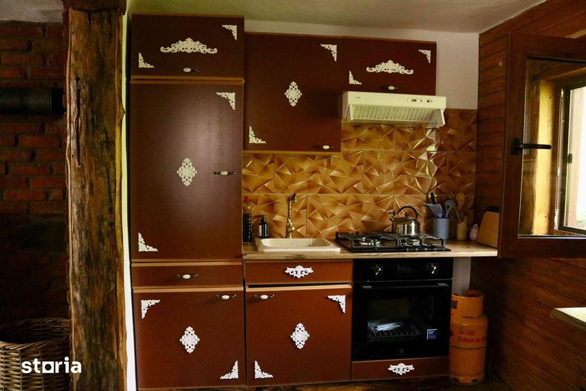 Casă cu 3 camere cu Teren 1400 Mp în Măneciu
