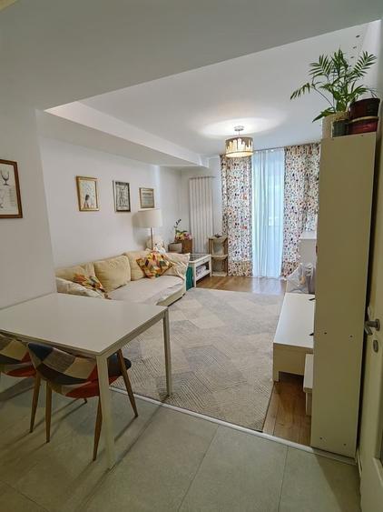 Apartament cu 2 camere semidecomandat, mobilat în Grozăvești