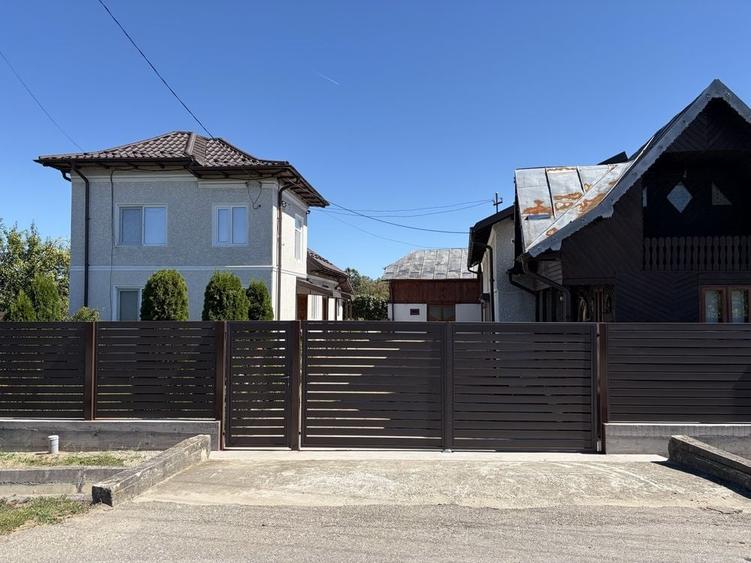 Casă cu 4 camere în Cârcești