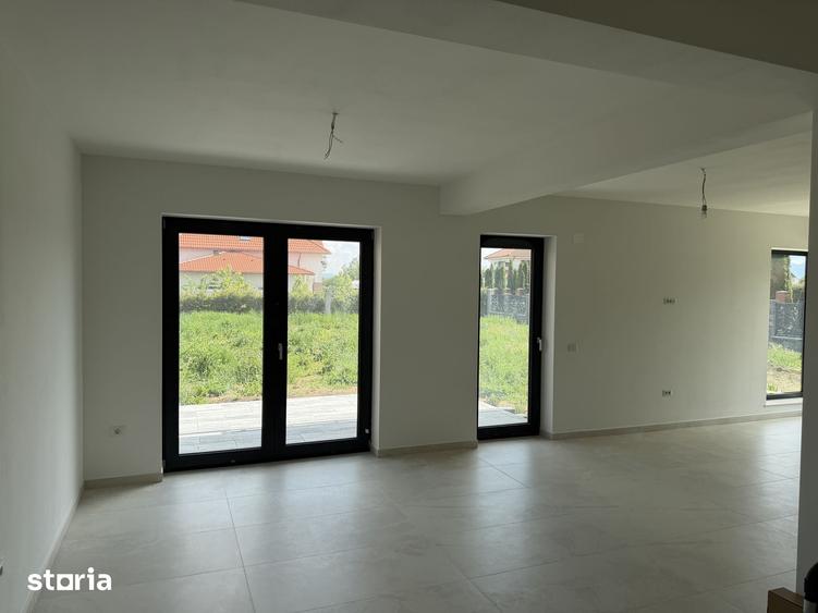 Casă cu 5 camere cu Teren 500 Mp în Bod