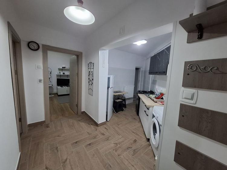 Garsonieră decomandată în Central