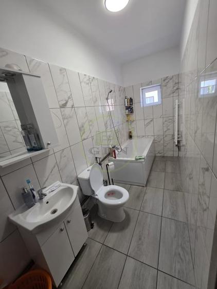 Casă individuală cu 5 camere cu Canalizare în Turnișor
