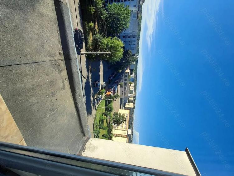 Garsonieră decomandată în Central
