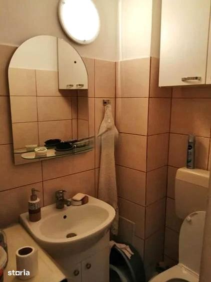 Apartament cu 3 camere decomandat în Far