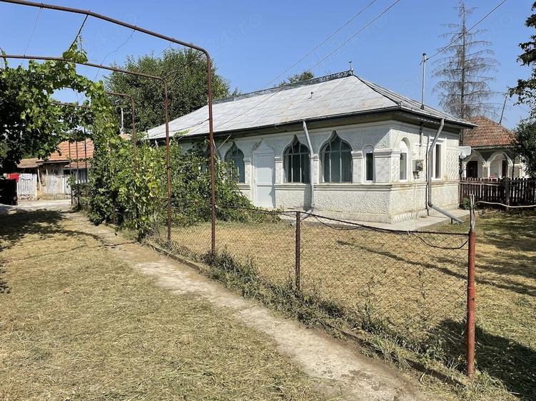 Casă cu 3 camere cu Teren 1417 Mp în Moșești