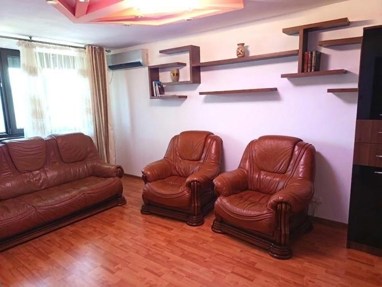 Apartament cu 2 camere decomandat în Titan
