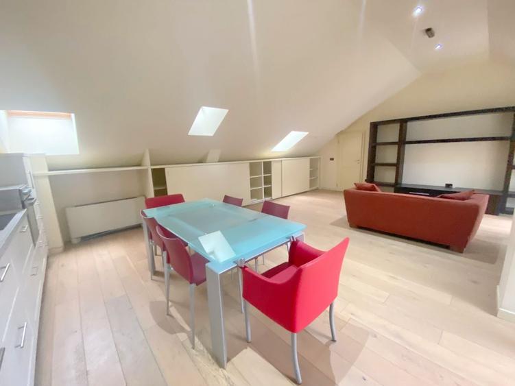 Apartament cu 2 camere semidecomandat, mobilat în Central