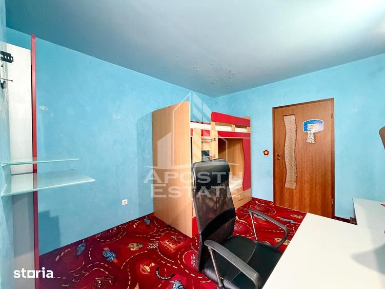 Apartament cu 3 camere decomandat în Est