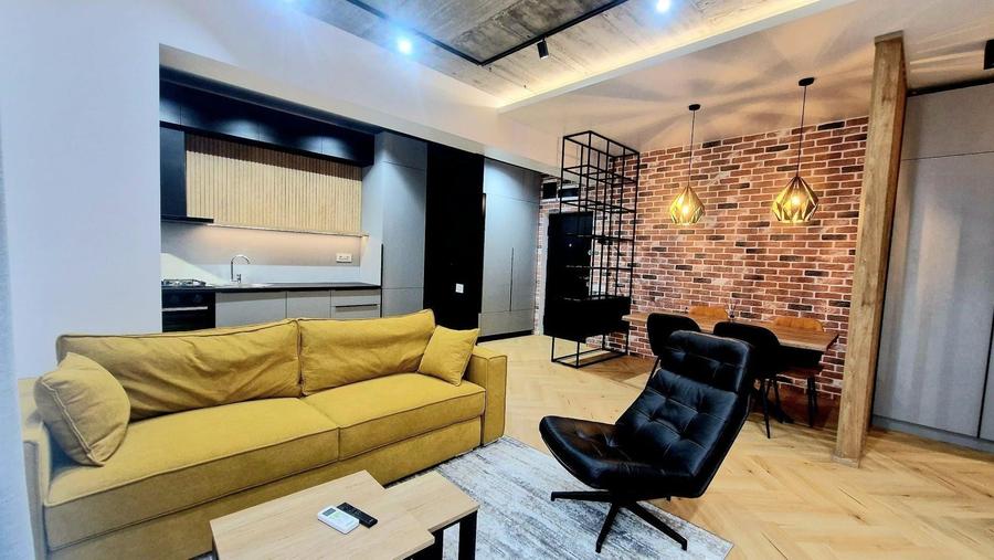Apartament cu 2 camere decomandat, mobilat în Universitate