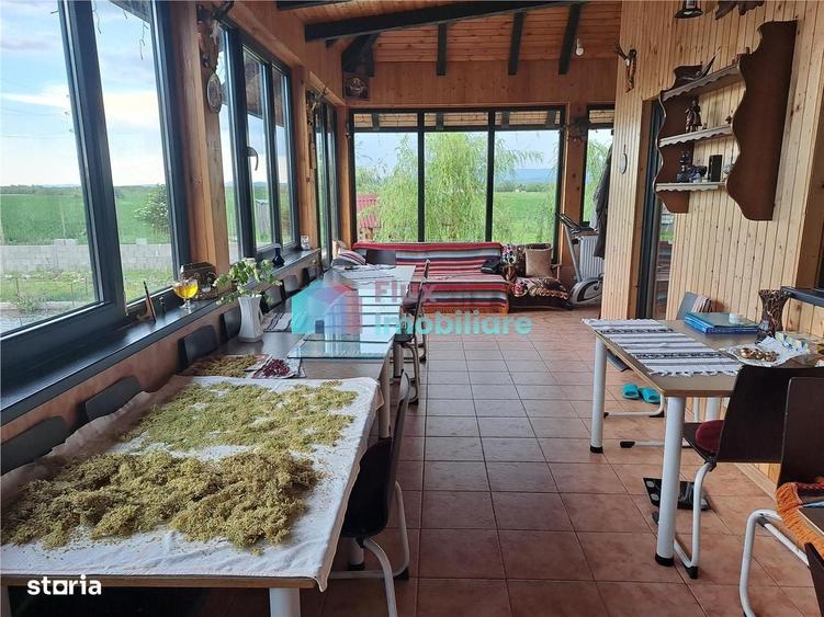 Casă cu 4 camere cu Teren 10000 Mp în Fântâna Mare